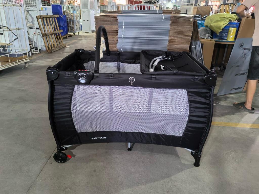 Cuna Corral Arlo Multifuncional con Cambiador y Mecedora