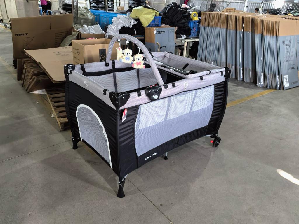 Cuna Corral Arlo Multifuncional con Cambiador y Mecedora