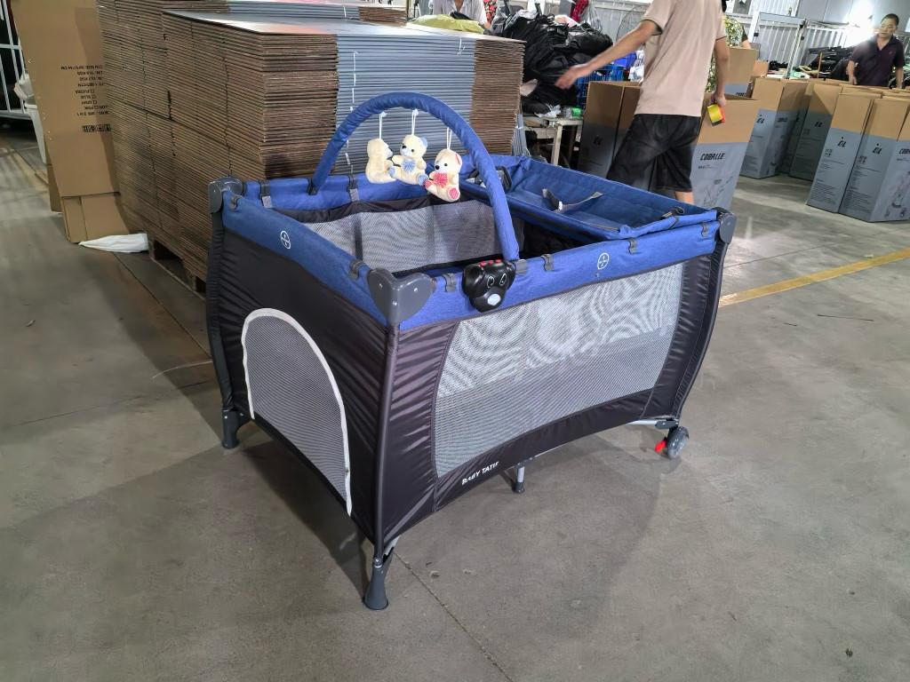 Cuna Corral Arlo Multifuncional con Cambiador y Mecedora