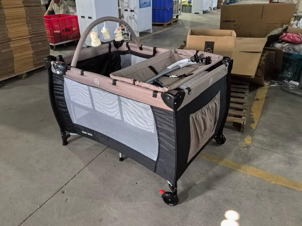 Cuna Corral Arlo Multifuncional con Cambiador y Mecedora