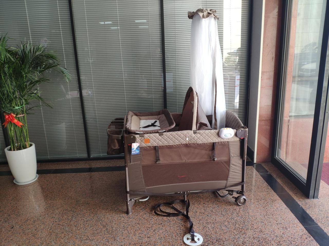 Cuna Corral Lior 3 en 1 con Toldillo y Accesorios